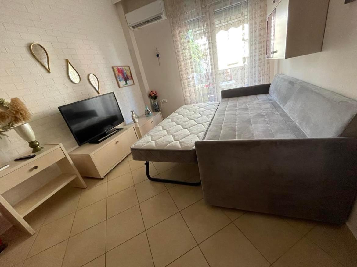 Brick Apartment Néa Péramos Bagian luar foto