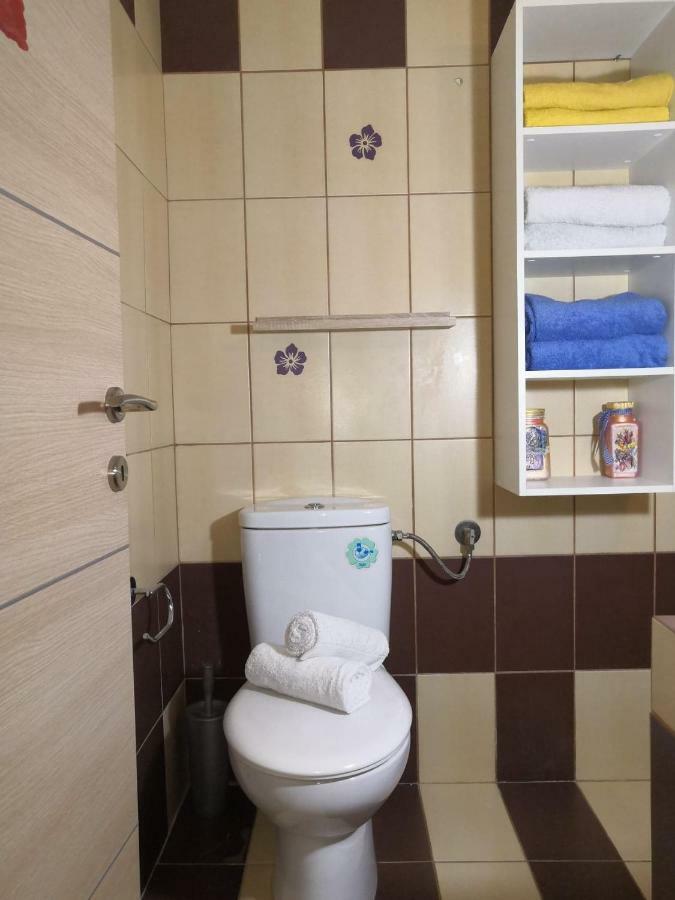 Brick Apartment Néa Péramos Bagian luar foto
