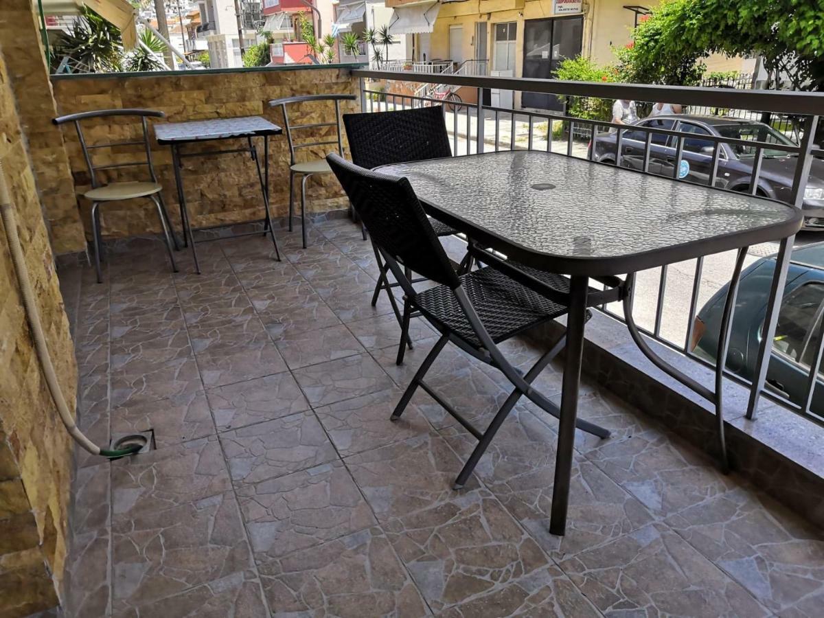 Brick Apartment Néa Péramos Bagian luar foto